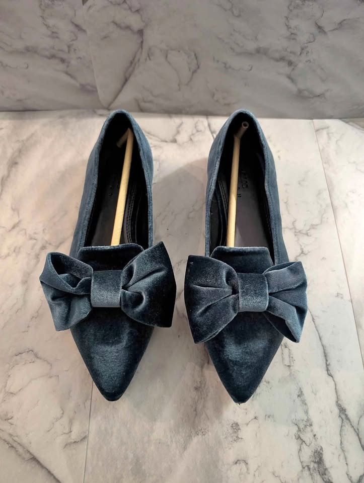 ASOS wide blue velvet ballet flats 7US 5UK NEW