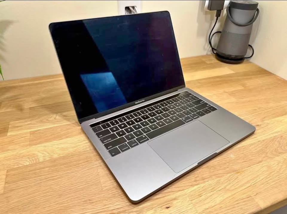 Apple MacBook Pro 13-inch, 2.8GHz, 16GB, 1TB