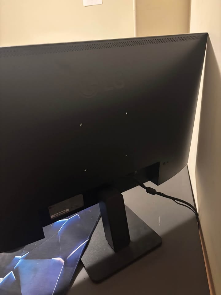LG 27" FHD 100Hz 5ms IPS Monitor - photo 3