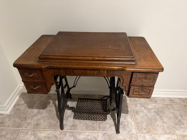 Antique Sewing Machine - photo 3