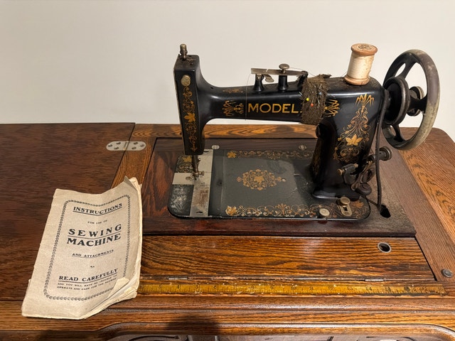 Antique Sewing Machine - photo 5