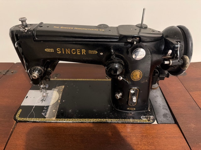 Antique Singer Sewing Machine - photo 2