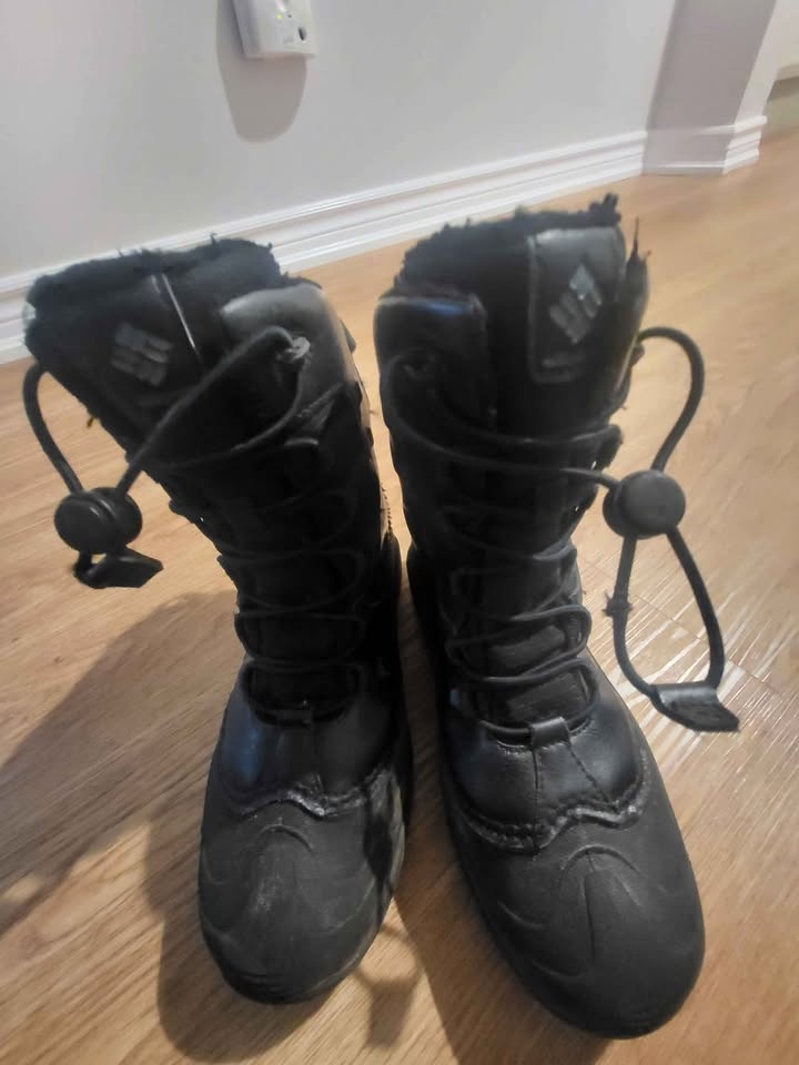 Columbia Boys Winter Boots Size 6 - photo 3