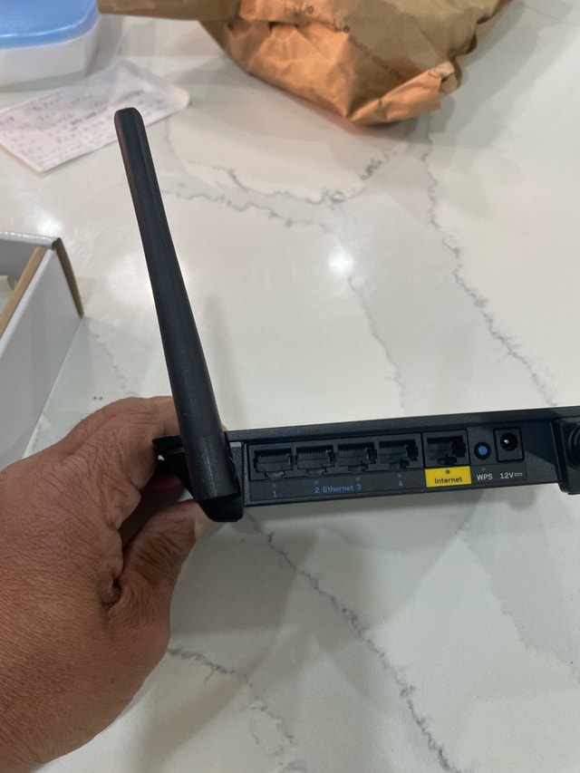 Linksys AC1200 Router - photo 3