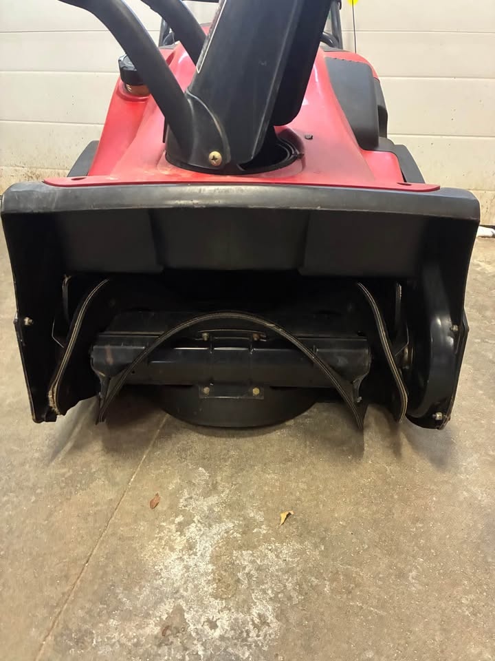 24in. Toro Snowblower - photo 3