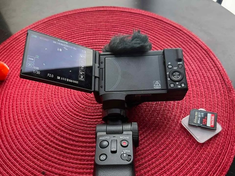Sony ZV-1F Content Creator Camera Kit - photo 3