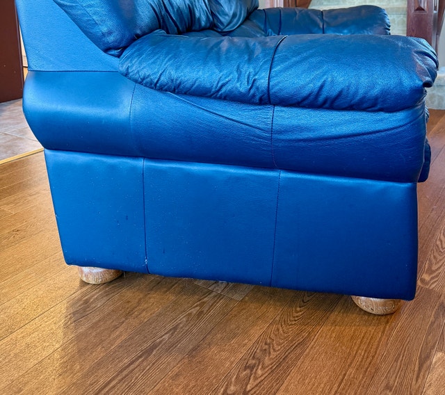 Leather Sofa – Very Comfortable - photo 3