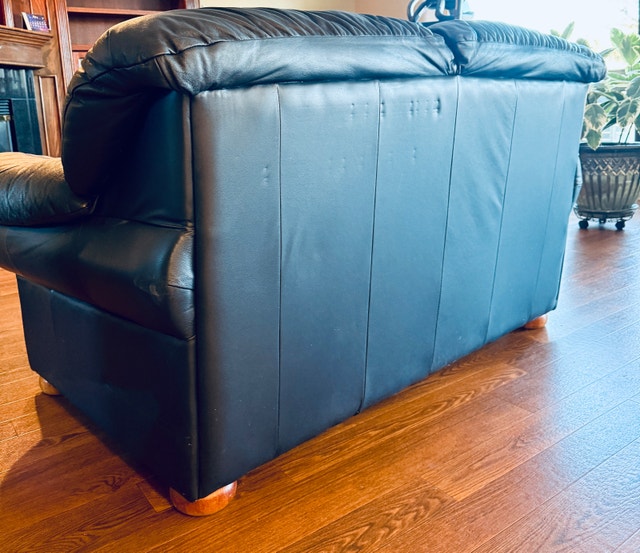 Leather Sofa – Very Comfortable - photo 4