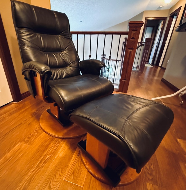 Leather Rocking Chair with Ottoman – Excellent Condition - photo 3