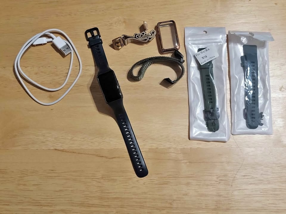 Huawei Band 6 + accessories