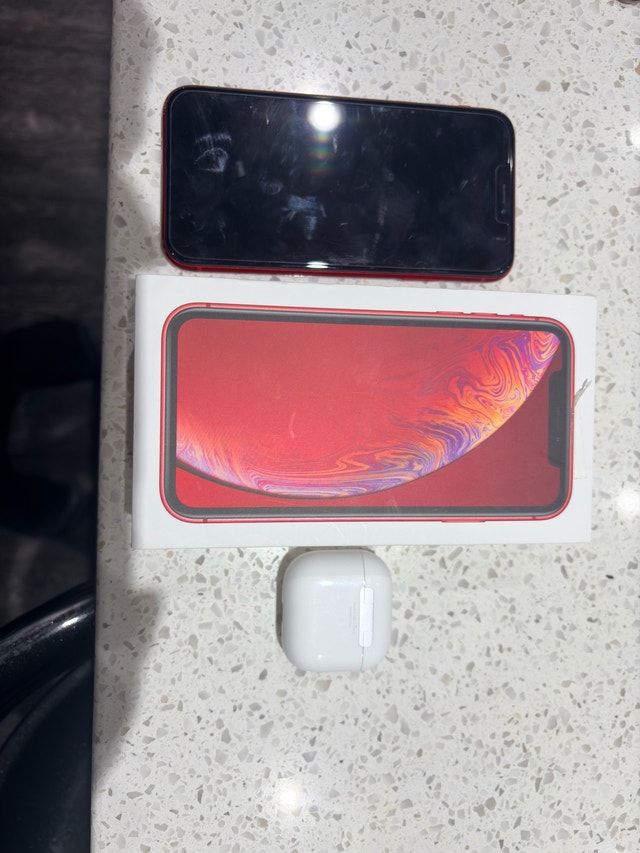 iPhone XR with Apple Gen 4 AirPods