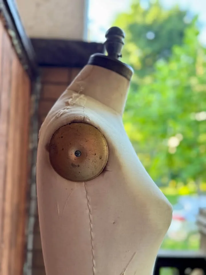 Women’s Vintage DRESS FORM Mannequin image indicator(4)