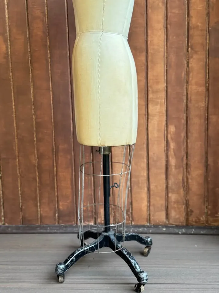 Women’s Vintage DRESS FORM Mannequin image indicator(5)