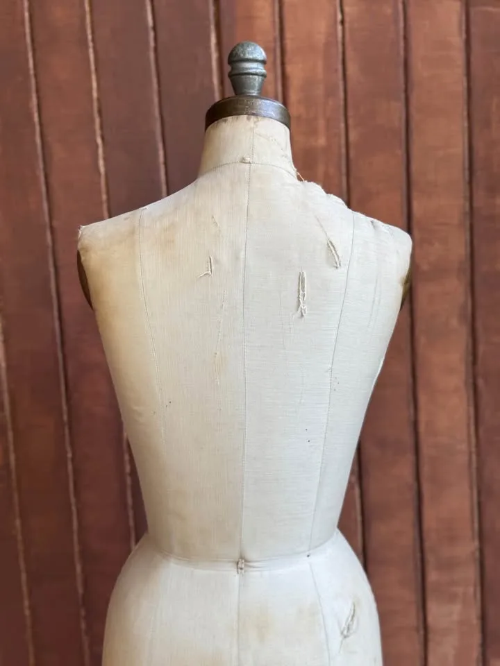 Women’s Vintage DRESS FORM Mannequin image indicator(6)