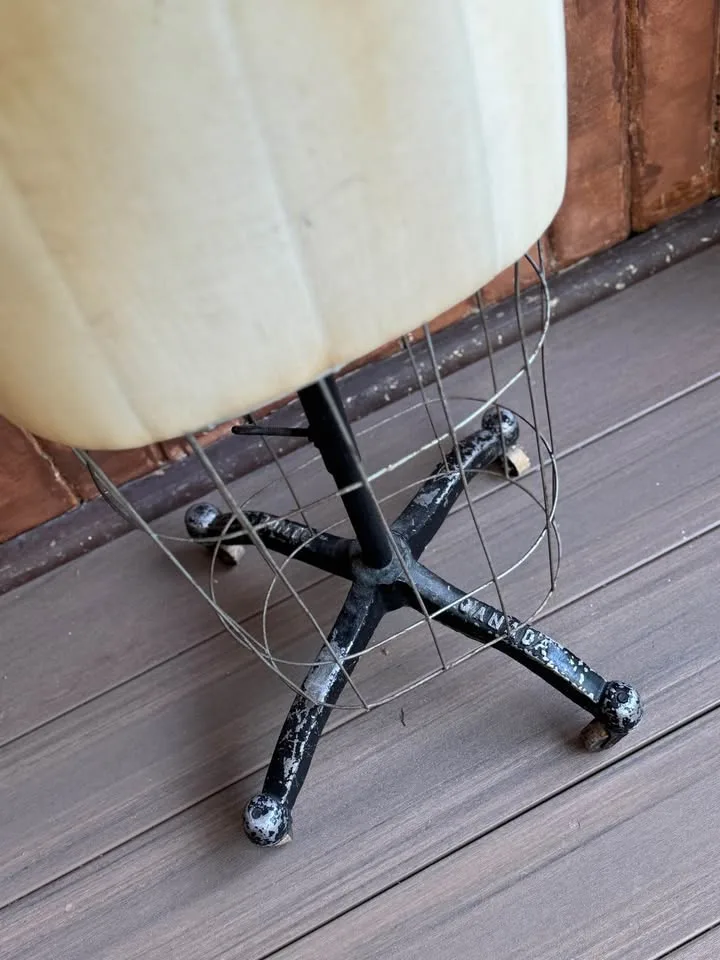 Women’s Vintage DRESS FORM Mannequin image indicator(7)