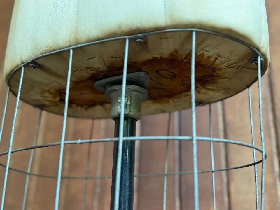 Women’s Vintage DRESS FORM Mannequin image indicator(8)