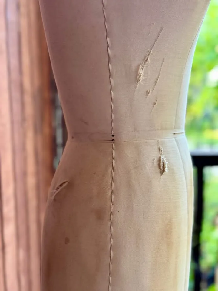Women’s Vintage DRESS FORM Mannequin image indicator(10)