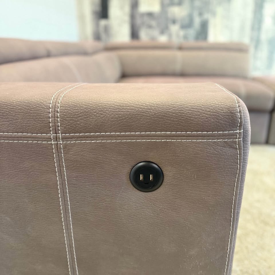 Drake Sleeper Sectional w/ Storage Ottoman & USB Charging - photo 4