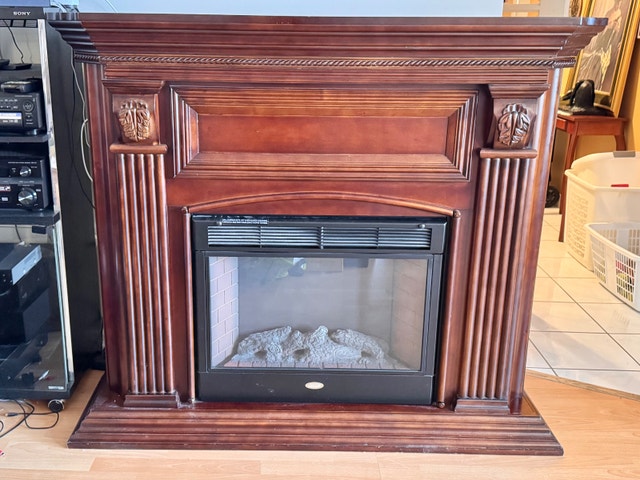 ELECTRIC FIREPLACE AND CLASSIC WOOD MANTEL