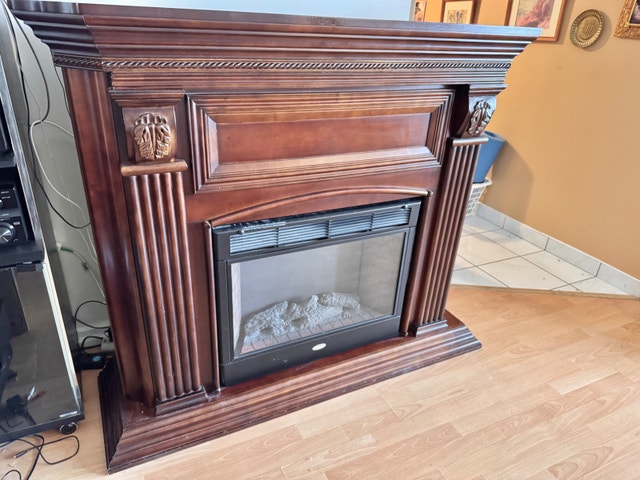 ELECTRIC FIREPLACE AND CLASSIC WOOD MANTEL - photo 3