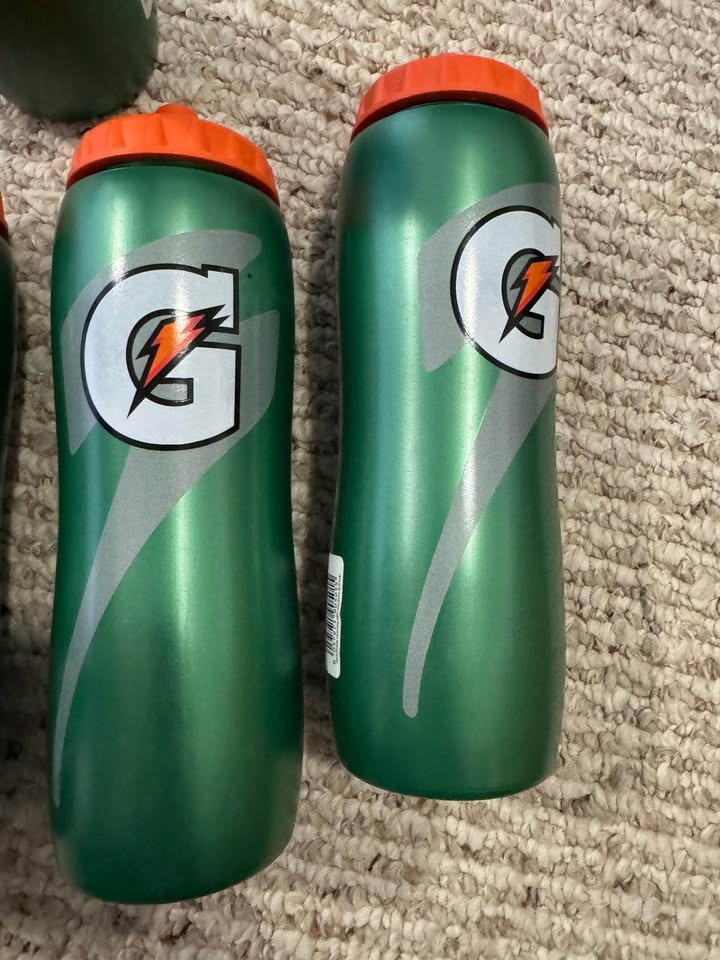 Gatorade Squeeze Water Sports Bottle - Pack of 2 - photo 2