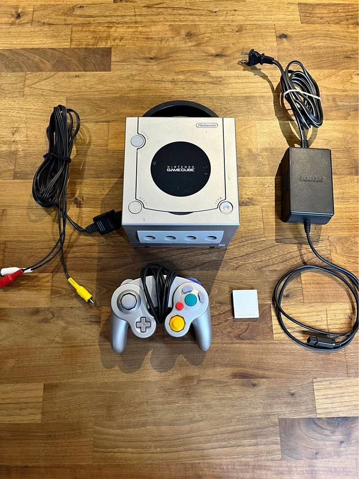 Nintendo GameCube + Fixins