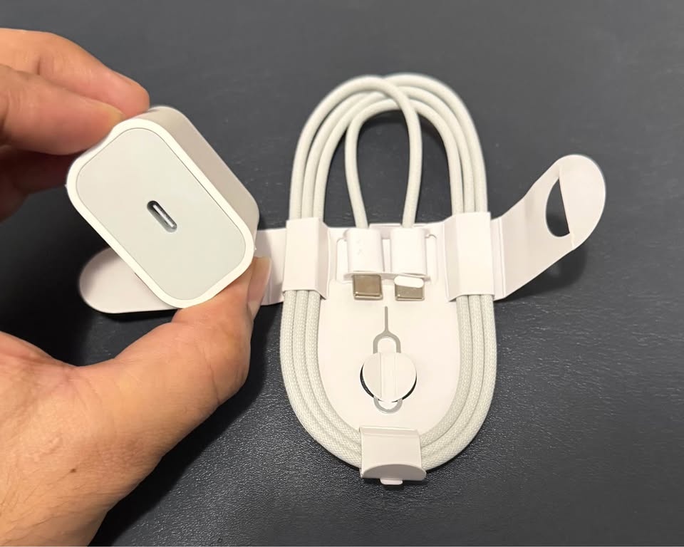 Apple iPhone Fast Charger & Cable - NEW - photo 3