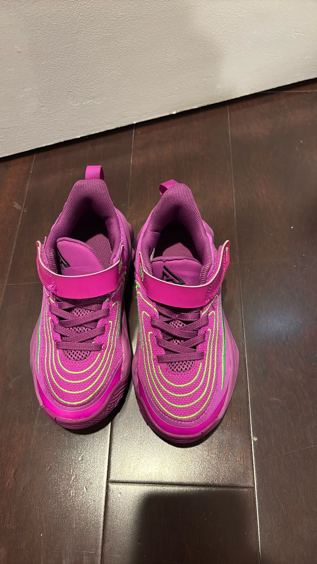 Youth (Nina’s) Nike Size 12.5 - photo 3