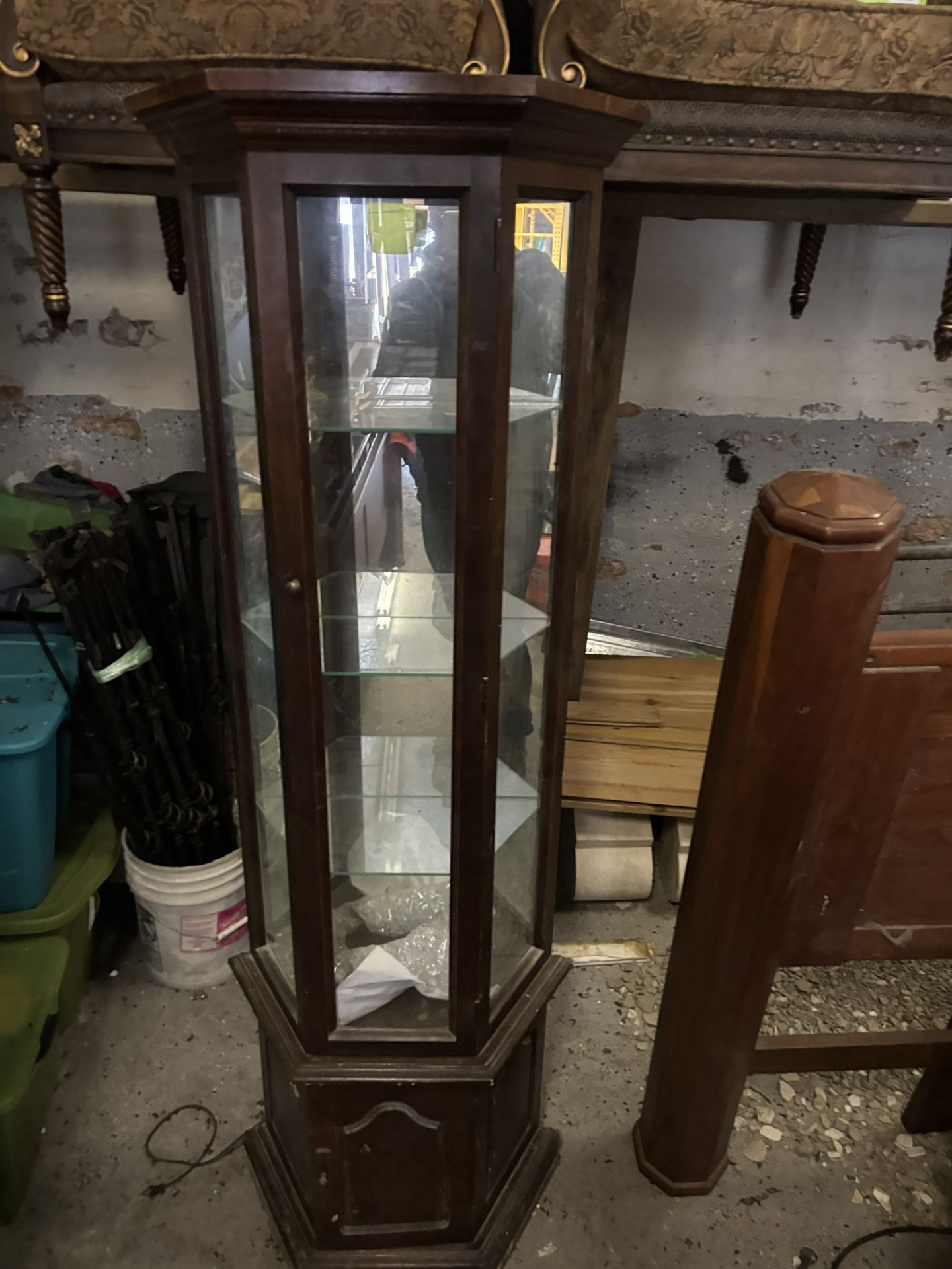 Display Cabinet With Light