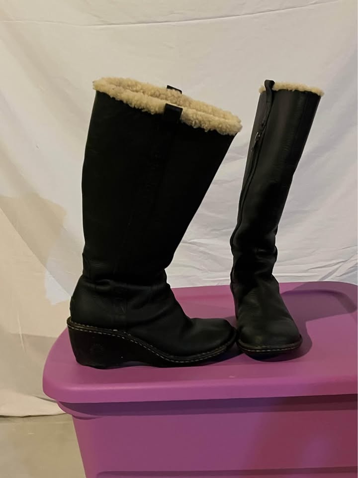Ugg Hartley Shearling Lined Wedge Winter Boots - Black - photo 2