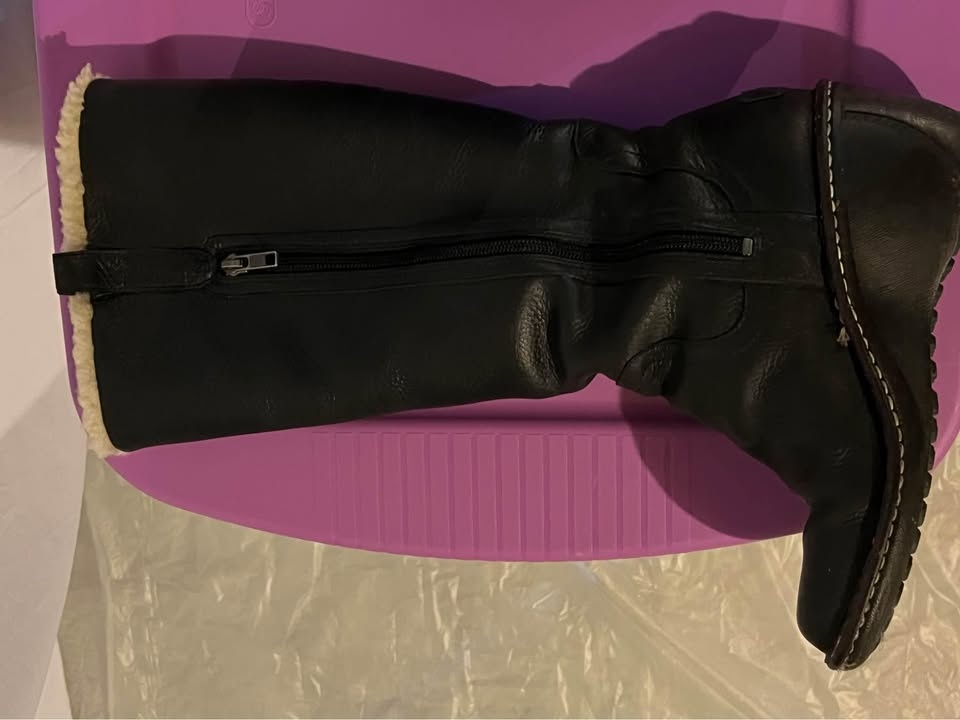 Ugg Hartley Shearling Lined Wedge Winter Boots - Black - photo 3