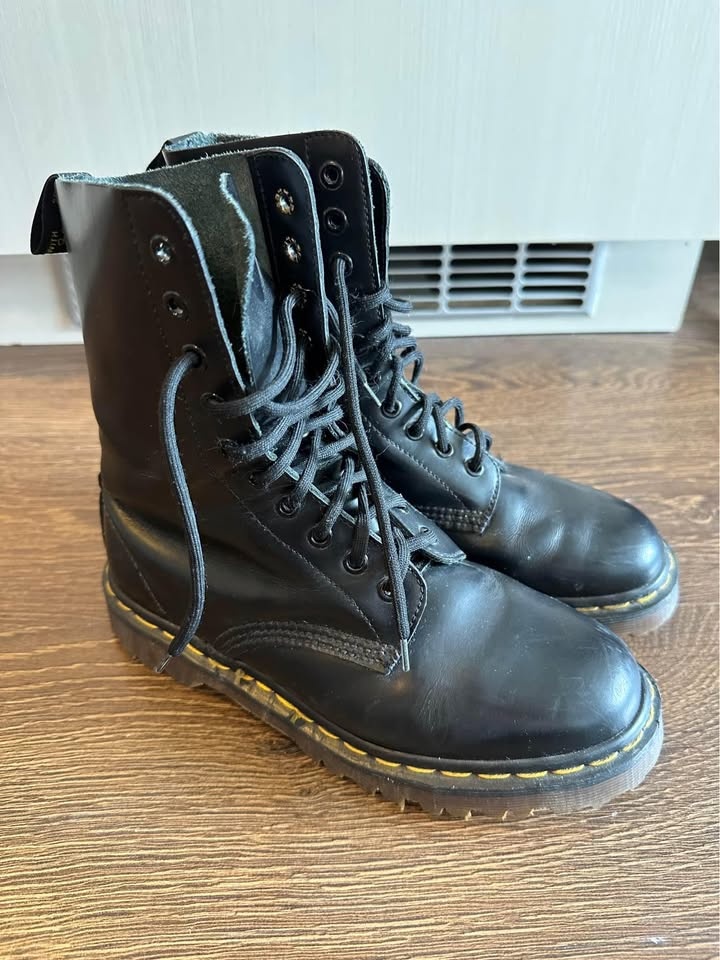 Dr Martens 1460 Black High Boots - Size 7.5 - photo 4