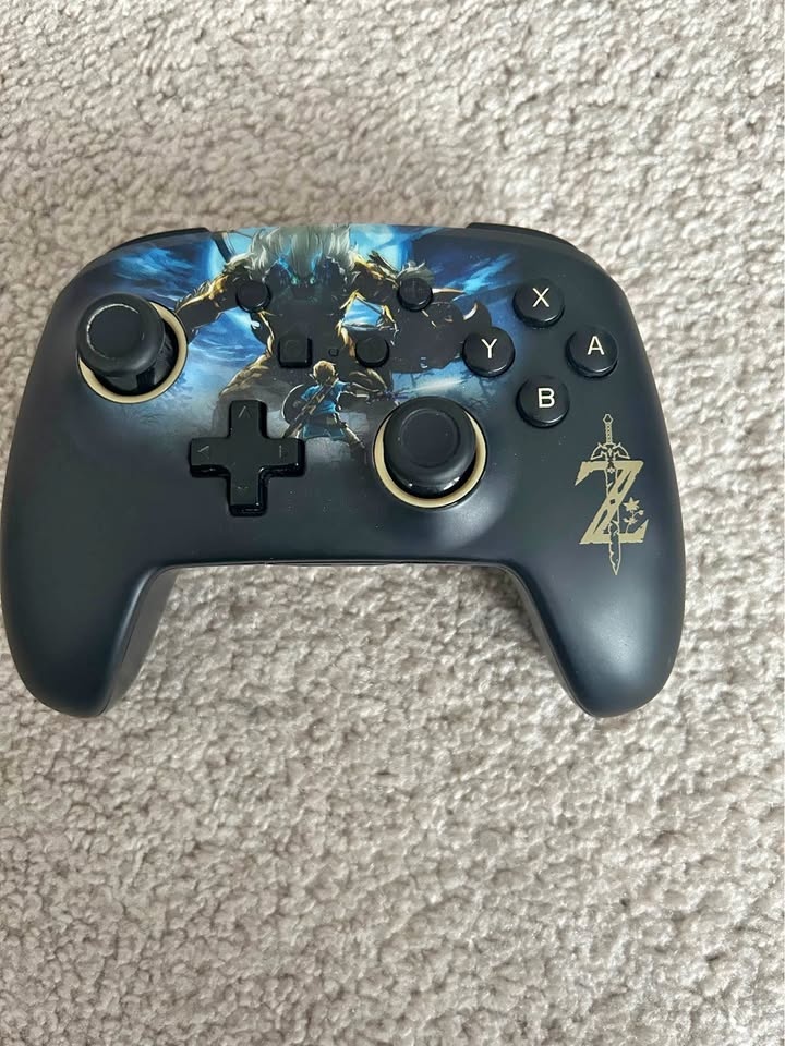 Nintendo Switch Zelda Theme Pro Controller