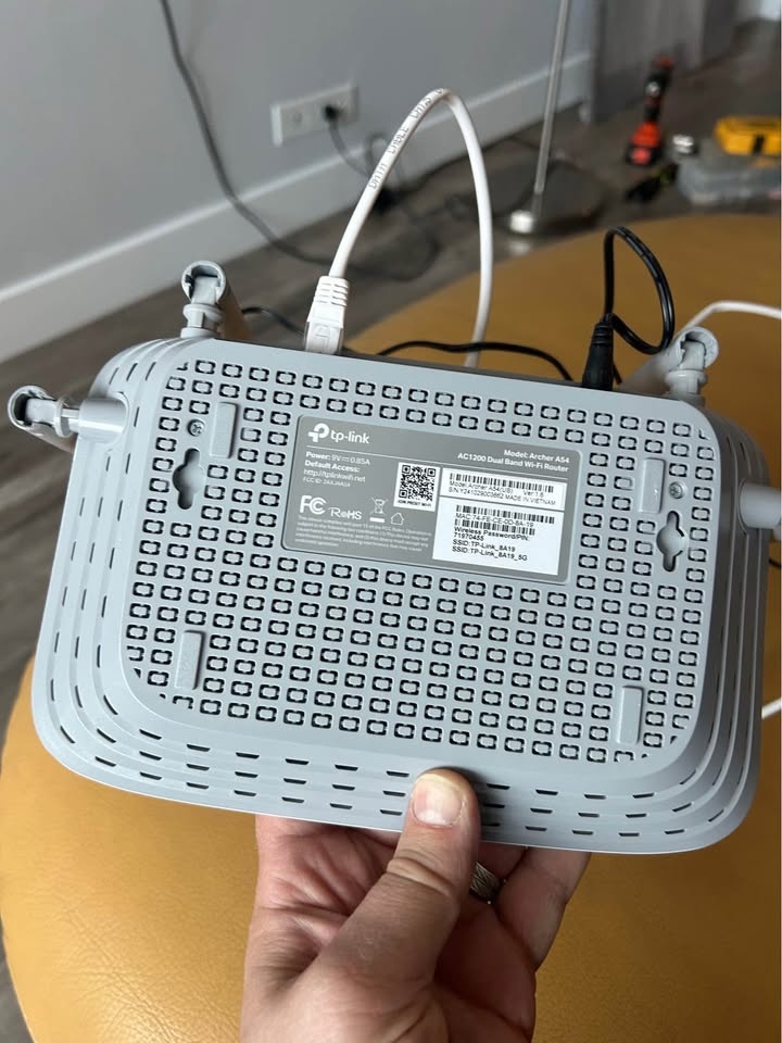 TP-Link AC1200 WiFi Router - photo 2