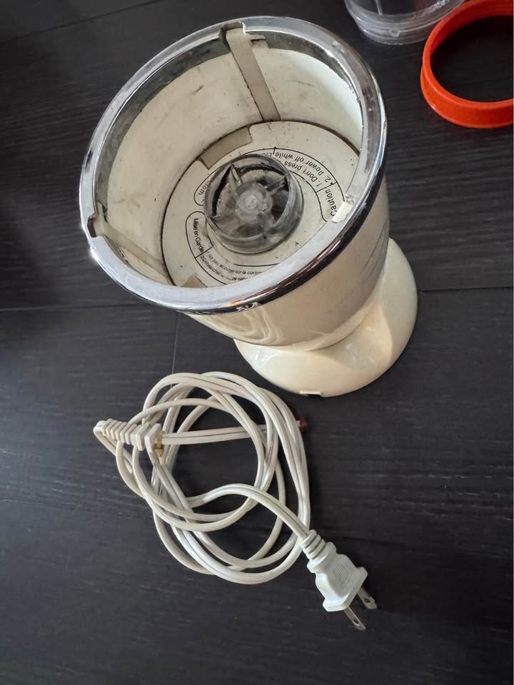Blender with Multiple Cups and Blades (Needs Repair) - photo 4