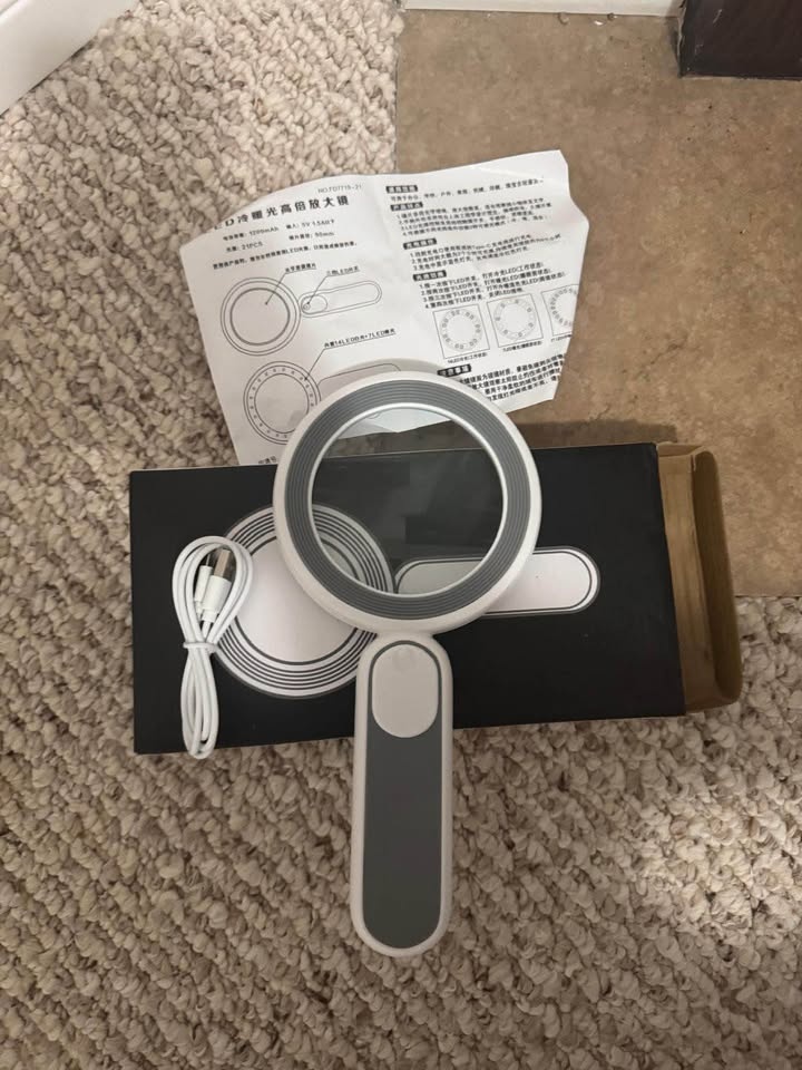 Lighted Handheld Magnifier with LED Lights - photo 3