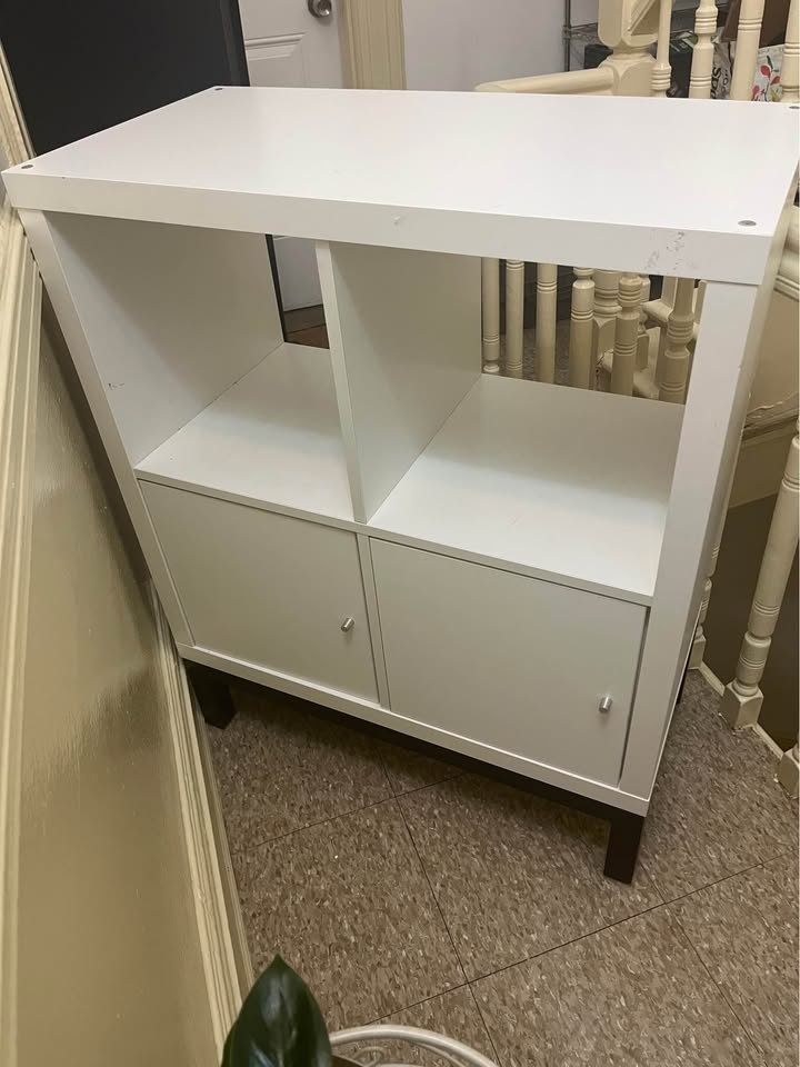 4 Part Bookcase with Doors - photo 2