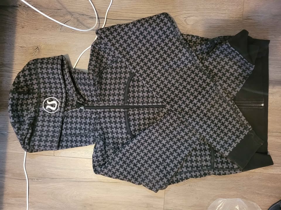 Lululemon hoodies size 8