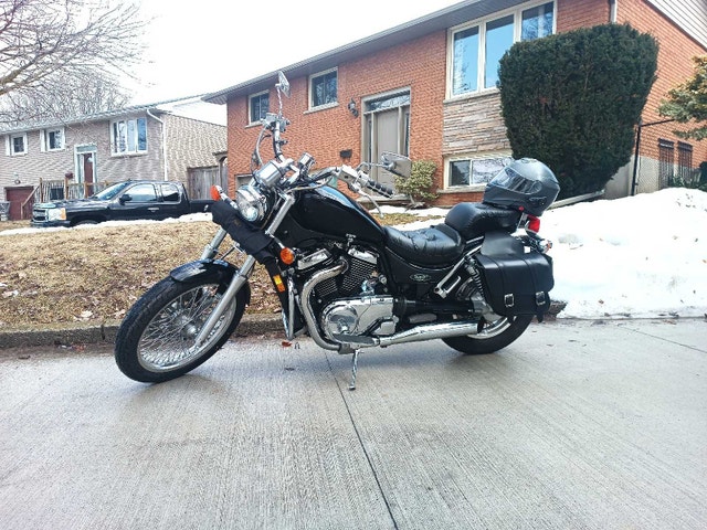 2001 Suzuki Intruder VS800 Cruiser Motorcycle