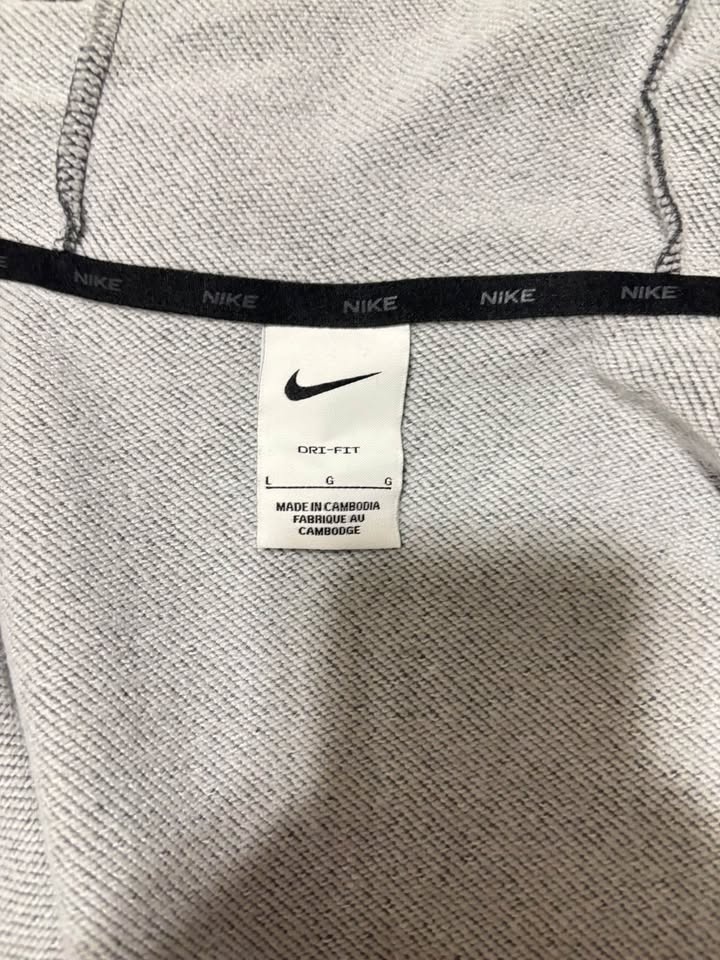 Nike Zip up LG worn once - photo 2