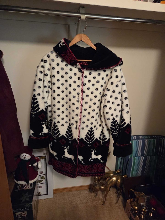 Denali Coat - Reversible Fair Isle/Black Fleece - Size Small