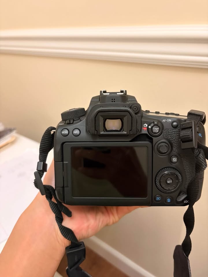 PLEASE TAKE QUICK SELL Canon EOS 90D DSLR Camera 18-135 Lens - photo 2