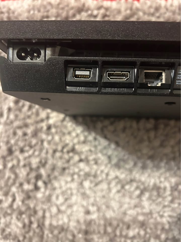 PS4 Slim - photo 2