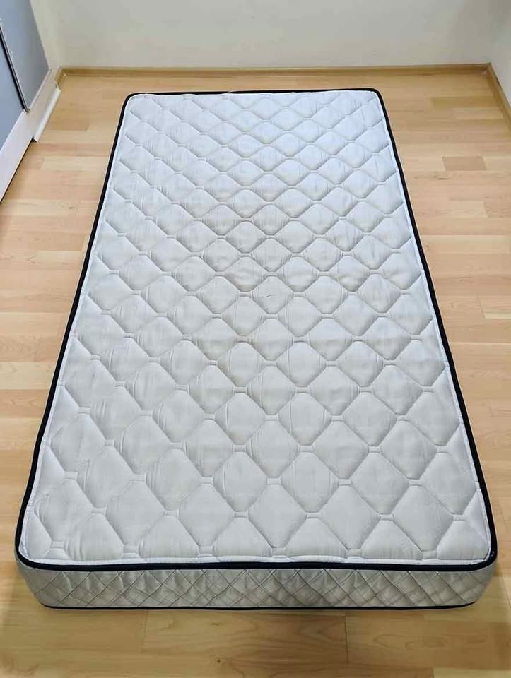 8-Inch Mattress - Like New Condition