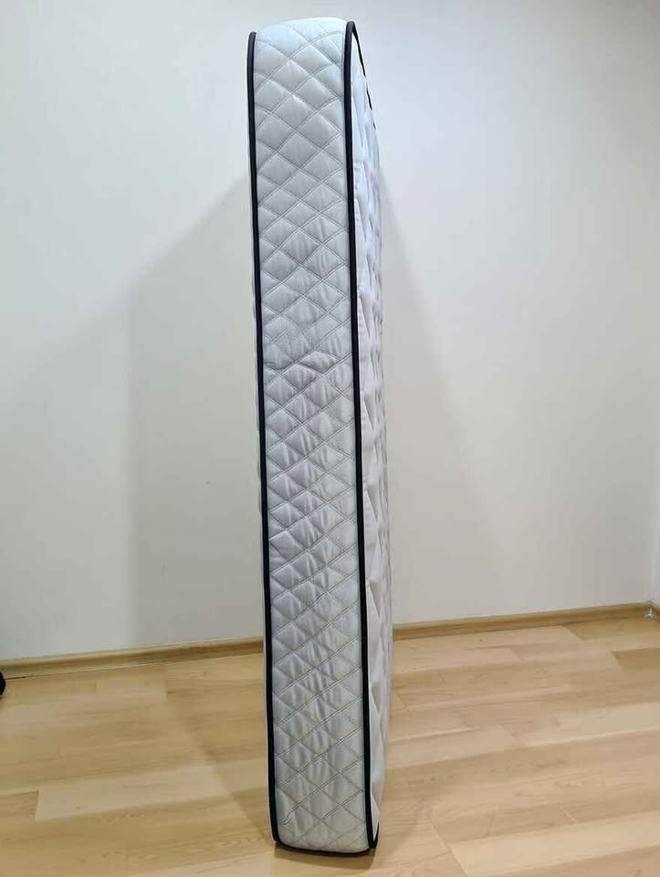 8-Inch Mattress - Like New Condition - photo 4