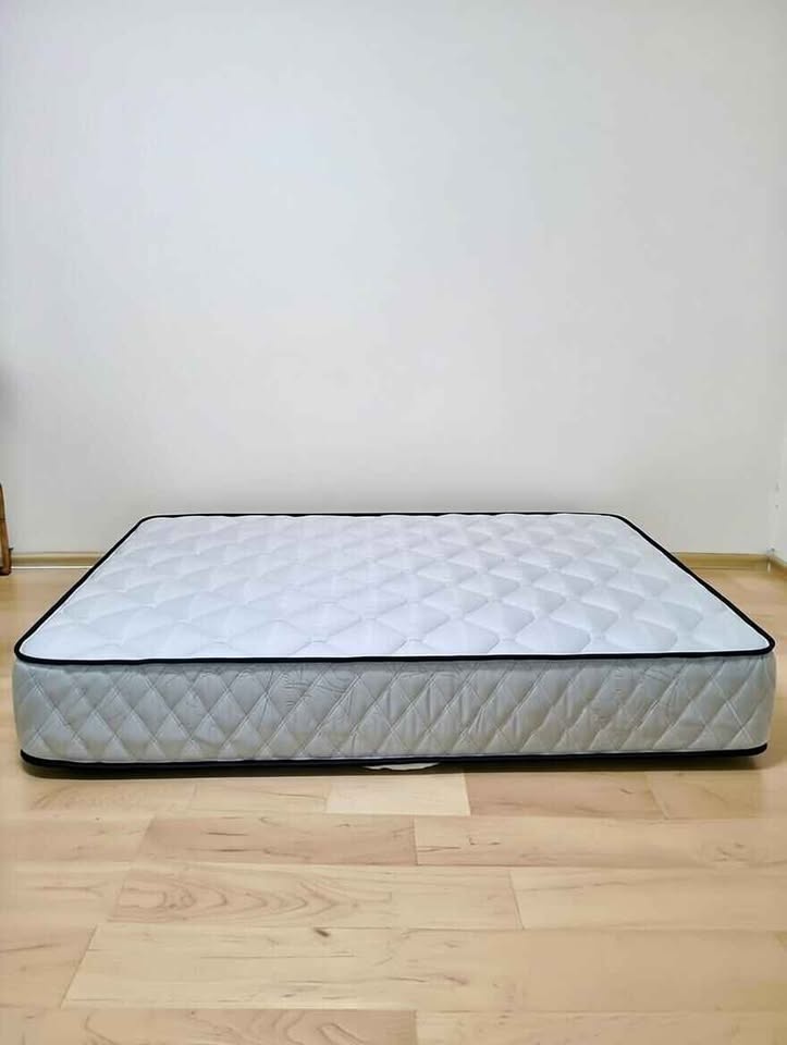 8-Inch Mattress - Like New Condition - photo 5