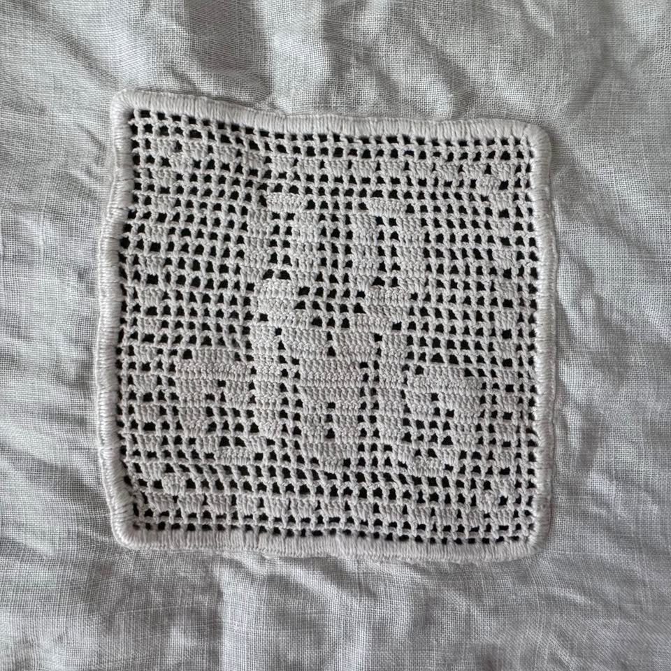 1920-30s Handmade Monogrammed Doily - photo 3