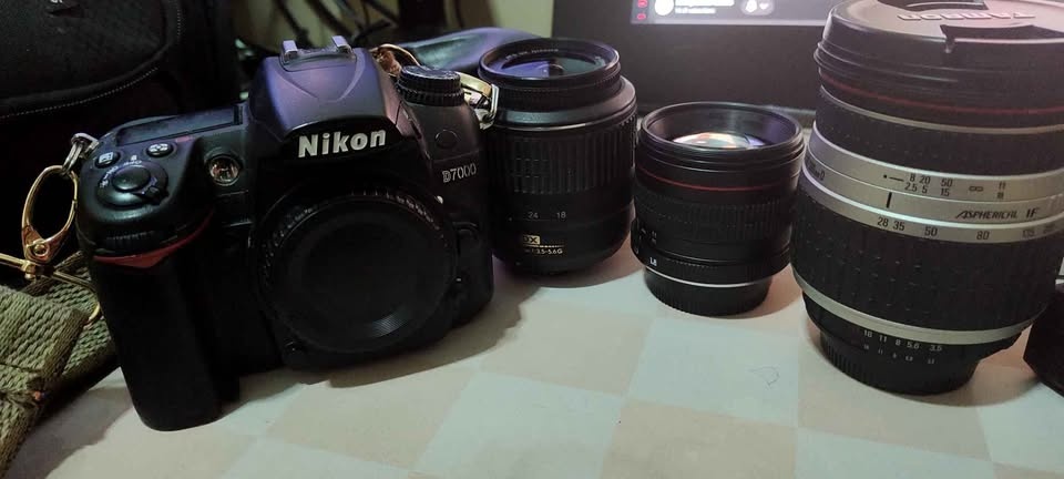 Nikon D7000 DSLR Camera with 3 Lenses - photo 2