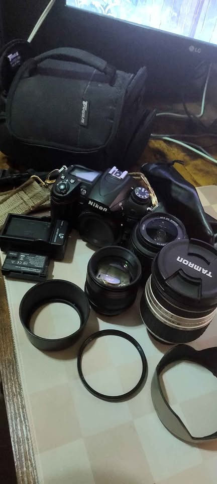 Nikon D7000 DSLR Camera with 3 Lenses - photo 3