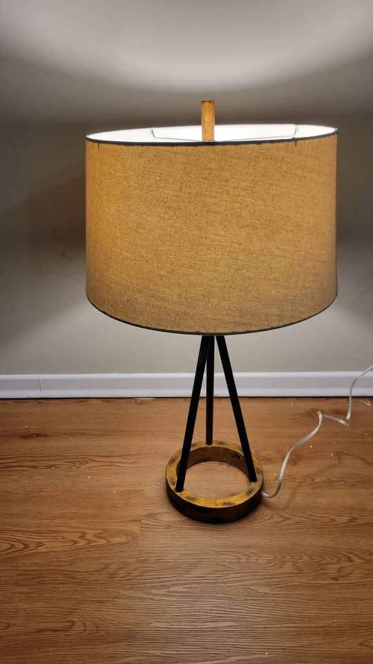 Modern Tripod Table Lamp - photo 2